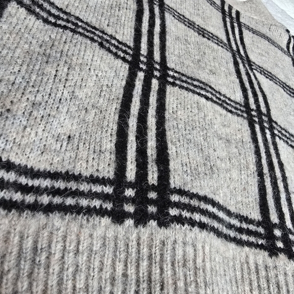 Moon & Madison Wool Blend Plaid Cardigan - Picture 10 of 12